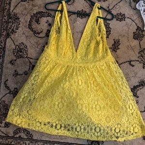 Short yellow dress with tule